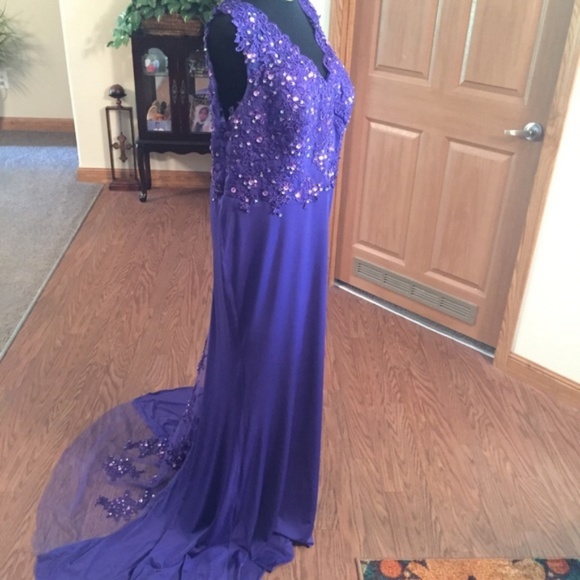 Sheer lace beaded formal evening prom wedding dress - Picture 6 of 8